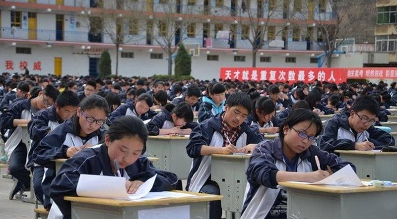 Thi cử ở Trung Quốc: Áp lực đại học nặng tựa núi Thái Sơn