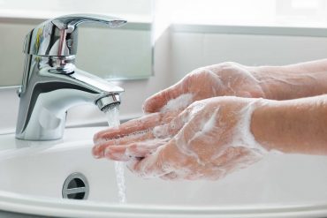 Nước rửa tay cồn cũng phải chịu thua với loại vi khuẩn mới này?