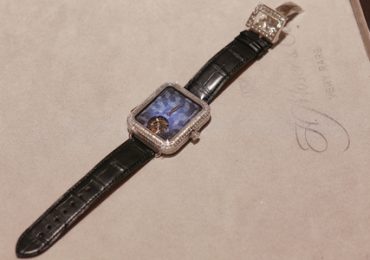 Đồng hồ được hãng Moser nạm kim cương giá 15 tỷ ra mắt thị trường Việt