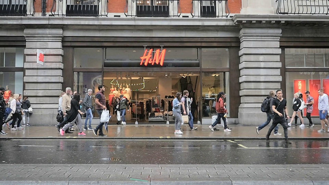 Zara và H&M chuyển hướng sang bán hàng online