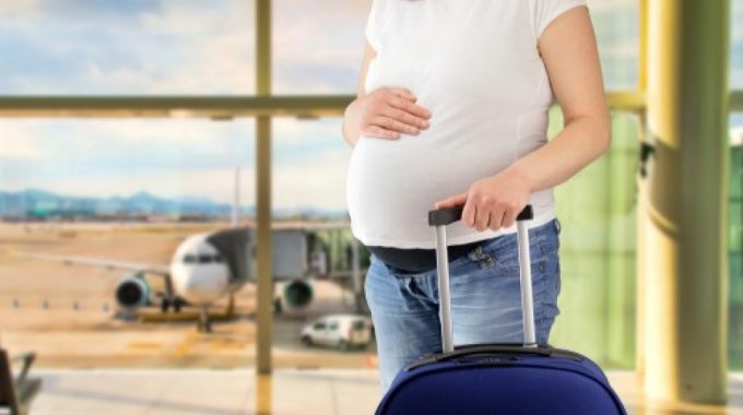 Phụ nữ mang thai cần lưu ý những điều gì khi đi máy bay?