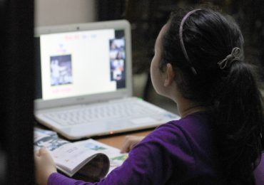 Cách giúp trẻ em tránh bị quấy rối khi học online