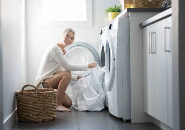 Khi giặt quần áo cần tránh những sai lầm này