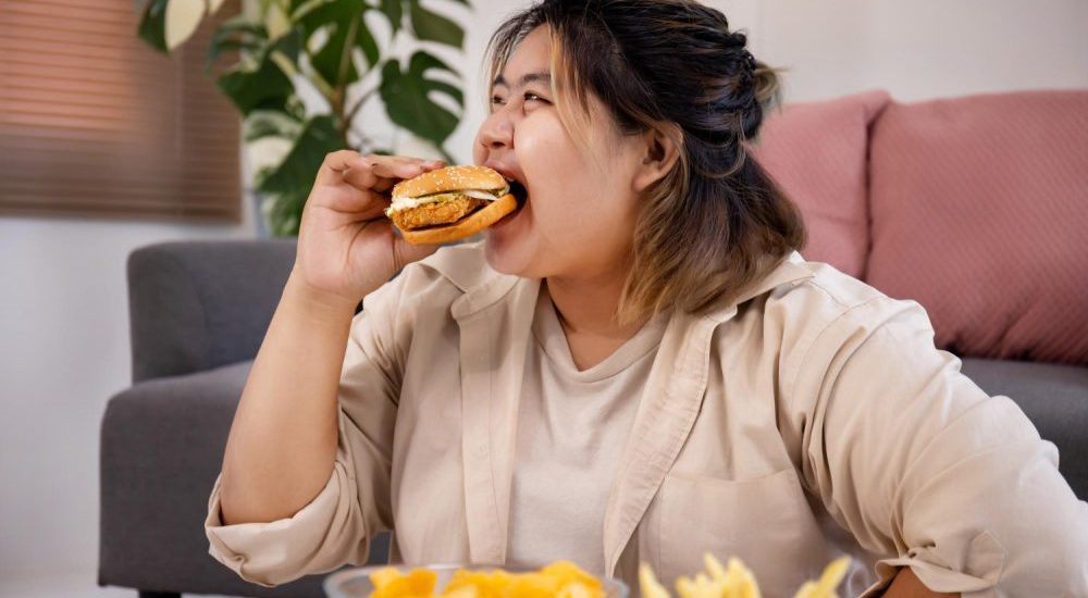 Mẹo tránh ăn quá nhiều gây tăng cân vùn vụt