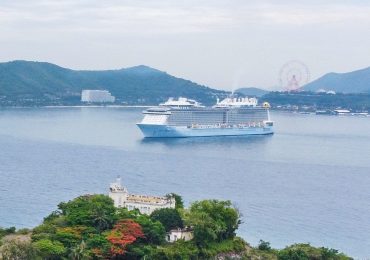 Siêu du thuyền Spectrum of the Seas đưa hơn 4000 du khách đến Nha Trang